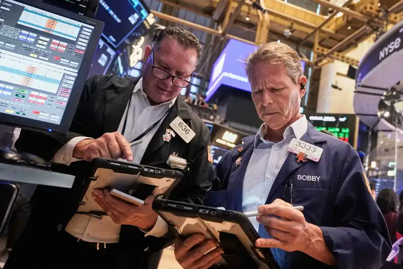 S&P 500 has longest losing streak for over a month as Wall Street stumbles to third straight loss